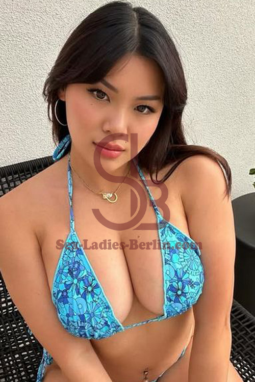 Sexy Japanese Escort with Big Boobs in Berlin